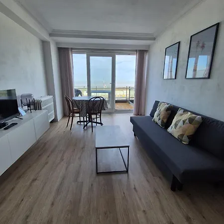 Vernieuwd 1-slaapkamer Appartement, Frontaal Zeezicht Met Terras *