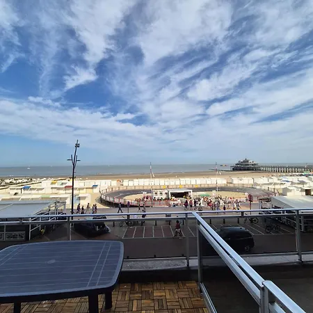 Vernieuwd 1-slaapkamer Appartement, Frontaal Zeezicht Met Terras